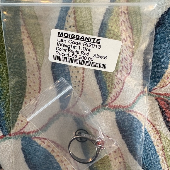 NWT Elegant Silver and Red Moissanite Gemstone Ring - Picture 7 of 7